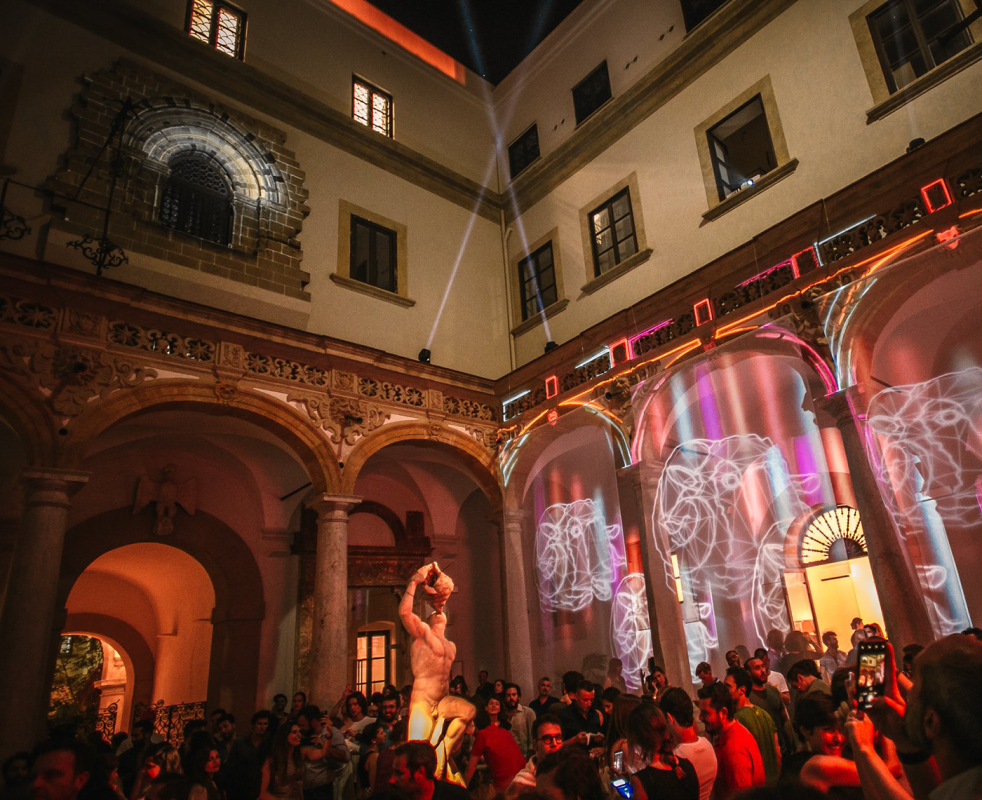 people dancing at museo salinas and olographic projections for inlumina
