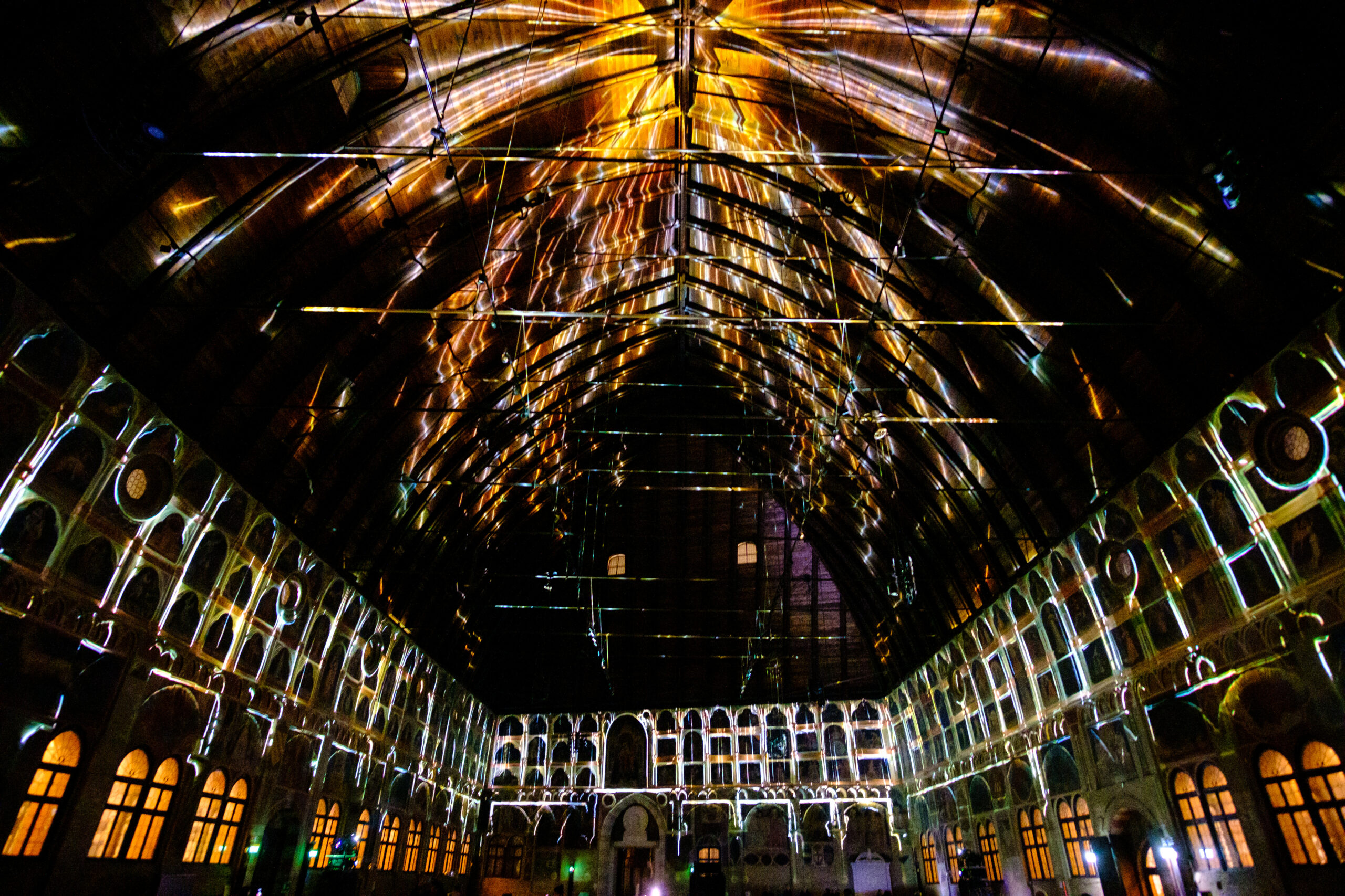 il palazzo della ragione illuminato dal video mapping sidera aurea